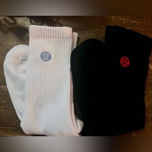 2-pairs lululemon athletica Black and White Crew Socks